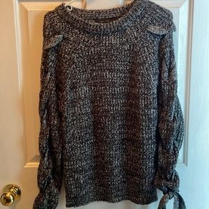 Love Tree women  sweater size Large Preowned